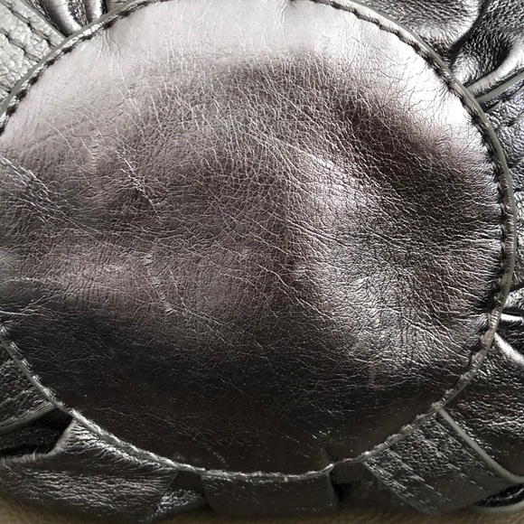 Gorgeous Leather the Sak silver crossbody bucket bag - Picture 11 of 14